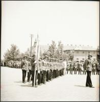 1945 előtti vegyes katonai fotótétel, 6 db vintage fotó + 2 db vintage negatív, a negatívok és papír...