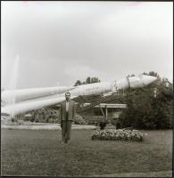 1967. szeptember 6. Budapesti Nemzetközi Vásár területén bemutatott szovjet űrhajó, 9 db vintage neg...
