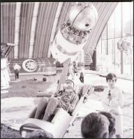 1967. szeptember 6. Budapesti Nemzetközi Vásár területén bemutatott szovjet űrhajó, 9 db vintage neg...