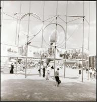 1967. szeptember 6. Budapesti Nemzetközi Vásár területén bemutatott szovjet űrhajó, 9 db vintage neg...