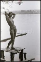 cca 1975 Női szépség, szolidan erotikus felvételek, 12 db vintage negatív, az egyik felvétel filctol...