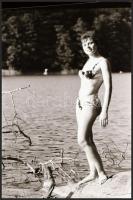 cca 1975 Női szépség, szolidan erotikus felvételek, 12 db vintage negatív, az egyik felvétel filctol...