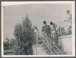 cca 1943 Karády Katalin (1910-1990) színésznő a szigeti strandon, 3 db vintage fénykép, egy albumlap...