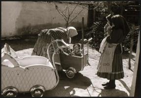 1950 Miske (Bács-Kiskun megye), fotóriport a tisztasági hétről, Kotnyek Antal (1921-1990) budapesti fotóriporter hagyatékából 30 db vintage negatív, a képeket a Dolgozók Világlapja 1950 április 16-i száma publikálta, 24x36 mm