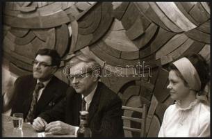 cca 1974 Weöres Sándor (1913-1989) költő és felesége Károlyi Amy egy író-olvasó találkozón, Tiszavöl...