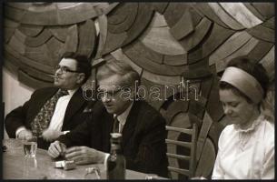 cca 1974 Weöres Sándor (1913-1989) költő és felesége Károlyi Amy egy író-olvasó találkozón, Tiszavöl...