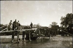 cca 1940 és 1944 között készült katonai fotók (10 db) és negatívok (10 db) Badár Balázs mezőtúri faz...