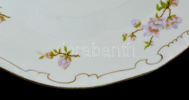 Klf. Zsolnay porcelánok különböző korokból