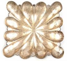 Ezüst. lábas (Ag) kínáló tál. Jelzett, hibátlan. 27x27 cm, 500 g