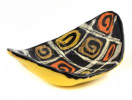 Gorka Lívia (1925-2011): Csigás tálka, festett mázas kerámia, egy apró lepattanással, jelzett