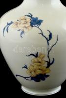 Rosenthal öblös porcelán váza, matricás florális díszítéssel, alján Rothenburg Rosenthal jelzéssel, ...