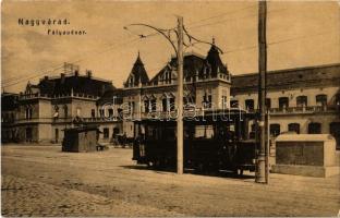 Nagyvárad, Oradea; vasútállomás, villamos a megállóban. W.L. 954, / railway station, tram at the stop