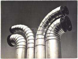 cca 1970 Gebhardt György (1910-1993) budapesti fotóművész hagyatékából feliratozott vintage fotóművészeti alkotás, a magyar fotográfia szocreál korszakából  (Ipari csendélet), kasírozva, 29,5x39 cm