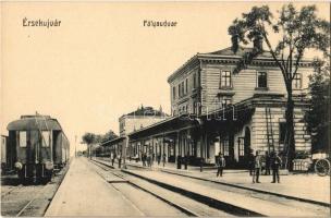 Érsekújvár, Nové Zámky; vasútállomás, vonat. W.L. Bp. 432. / railway station, train