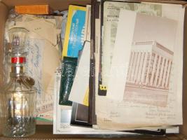 cca 1900-2000 Nagy nyomtatvány és bolhapiac tétel: Levelek, képeslapok, reklám, katonai és egyéb nyomtatványok, gyűjtőkártyák, több száz oldalnyi kotta egyéb apróság nagy ládában