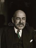 cca 1933 Kinszki Imre (1901-1945) budapesti fotóművész hagyatékából, vintage negatív (Vámbéry Rusztem), 9x6 cm