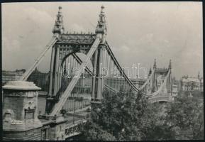 cca 1937 Kinszki Imre (1901-1945) budapesti fotóművész hagyatékából, jelzés nélküli, vintage fotó (Erzsébet híd), 8,5x12,5 cm