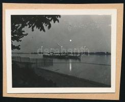 cca 1932 Kinszki Imre (1901-1945) budapesti fotóművész hagyatékából, jelzés nélküli, vintage fotó (Uszály telihold idején), a szerző által készített gyűjtőalbumból kiemelve, 4,5x6 cm