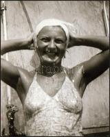 cca 1930 Nyaralni jajj de jó! 17 db fürdőruhás, napozós vintage negatív egy hölgyről, 8x4,6 cm