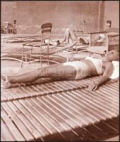 cca 1930 Nyaralni jajj de jó! 17 db fürdőruhás, napozós vintage negatív egy hölgyről, 8x4,6 cm