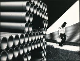 cca 1974 Gebhardt György (1910-1993) budapesti fotóművész hagyatékából, jelzés nélküli, vintage fotóművészeti alkotás (Op-art), 17,8x23,4 cm