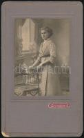 cca 1910 Nagykőrös, Szmrecsányi M. fényképész műtermében készült, vintage fotó, 14,5x10,3 cm, dombornyomott karton 25x15,5 cm