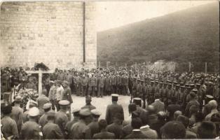 ~1920 Pervaja Recska, Pervaja Rjecska, Perwaja- Rjetschka (Vladivostok); katonai temetés az orosz hadifogoly táborban / WWI military funeral at the Russian POW (prisoner of war) camp. photo (fl)