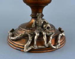 Réz asztalközép allegórikus díszítéssel, ló figurával metszet üveg betéttel (lepattanásokkal) 67 cm