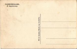 Pannonhalma, Győrszentmárton; kaputorony. W.R. felvétele