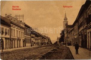 1910 Beszterce, Bistritz, Bistrita; utca, Franz Willim és Eduard Zitrin üzlete. W.L. (?) 204. F. Stolzenberg / Spitalgasse / street, shops (fa)