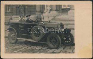 cca 1930 Unitas Tátra autó, a magyar összeszerelésű autó gyári felirattal az oldalán, ritka fotólap, 9×14 cm
