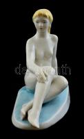 Zsolnay porcelán ülő női akt, kézzel festett, kis kopásnyomokkal, jelzett, m: 15 cm, h: 16 cm