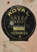 Royal Keramiek porcelán ülő francia bulldog, kis kopásnyomokkal, matricával jelzett, alján filc, m: ...