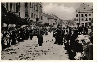 1938 Léva, Levice; bevonulás, Magyar királyi honvédség a Virágos úton. Foto Hajdú / entry of the Hungarian troops + 1938 Léva visszatért So. Stpl