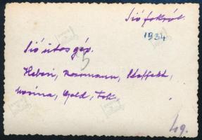 1934 A Sió repülőgép Siófokon, hátoldalin feliratozva a képen látható személyek nevével, 5,5×8 cm