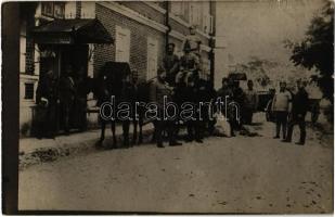 Csap, Cop, Chop; 125. Tábori Posta, Hadtáp Postahivatal, postás katonák / WWI K.u.K. military post office with soldiers. photo