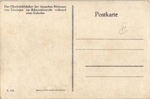 Der Oberbefehrshaber der deutschen Südarmee von Linsingen am Scherenfernohr während eines Gefechts /...