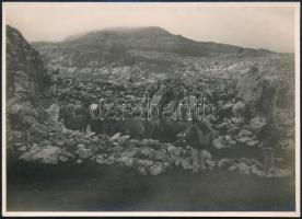 cca 1910 Bucsecs-hegység, Strunga-átjáró, Erdélyi Mór felvétele, hátulján feliratozva, 11,5×16 cm / Muntii Bucegi, photograph taken by Mór Erdélyi, with notes on its back, 11,5×16 cm