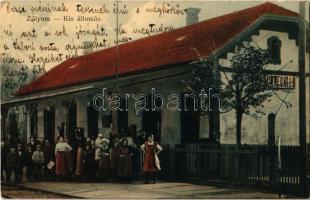 1914 Zólyom, Zvolen; Kis vasútállomás, megálló. Uránia papírkereskedés kiadása / Bahnhof / railway station