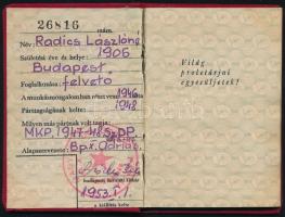 1953-1956 Biszku Béla (1921-2016) politikus aláírása egy a Magyar Dolgozók Pártja (MDP) tagsági könyvén, tagsági bélyegekkel 1953. januárjától 1956. októberéig.