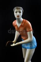 Hollóházi asztaliteniszező (pingpongozó) női figurális porcelán, kézzel festett, jelzett, gyári máz hibával, m: 20 cm