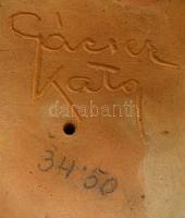 Gácser Kata (?-?): Arató nő, festett figurális kerámia, jelzett, apró mázhibákkal, m:11,5 cm