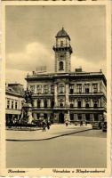 1940 Komárom, Komárno; Városháza a Klapka-szoborral, automobil / town hall, statue, automobile
