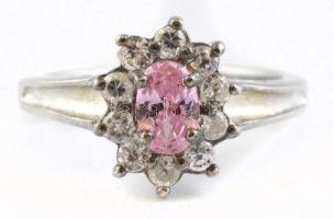 Ezüst(Ag) rózsaszín cirkóniával díszített gyűrű, jelzett, méret: 53, bruttó: 3,5 g