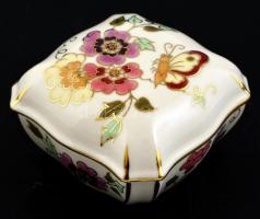 Zsolnay pillangómintás ékszertartó dobozka, kézzel festett, jelzett, hibátlan, eredeti dobozában, 7,...