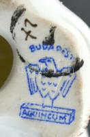 Aquincumi porcelán mozgó fejű kiskutya, kézzel festett, jelzett, kis kopásnyomokkal, m: 6,5 cm