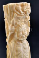 Keleti bölcs. Faragott csont szobor fa talapzaton 20 cm
