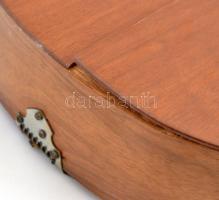 Mandolin, gitár faragott női fejjel Törött. 84 cm