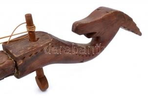 Guszla, kaukázusi gitár faragott kecske fejjel, dúsan faragott testtel 98 cm