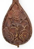 Guszla, kaukázusi gitár faragott kecske fejjel, dúsan faragott testtel 98 cm